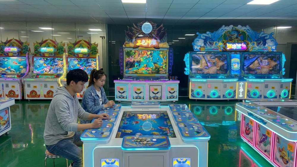 Player space around a multiplayer fish table game machine